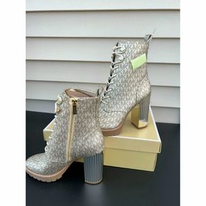 MICHAEL MICHAEL KORS Logo prints Lace-Up Boot golden size 9 NEW